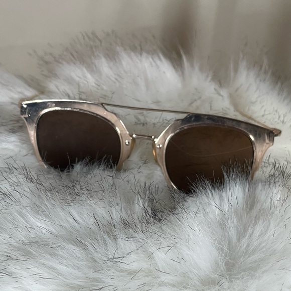 Steve Madden Gold and Brown Sunglasses - Picture 2 of 5